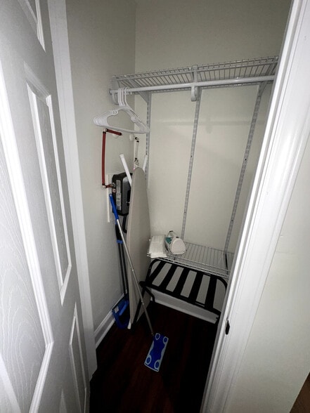 Building Photo - 107 David St