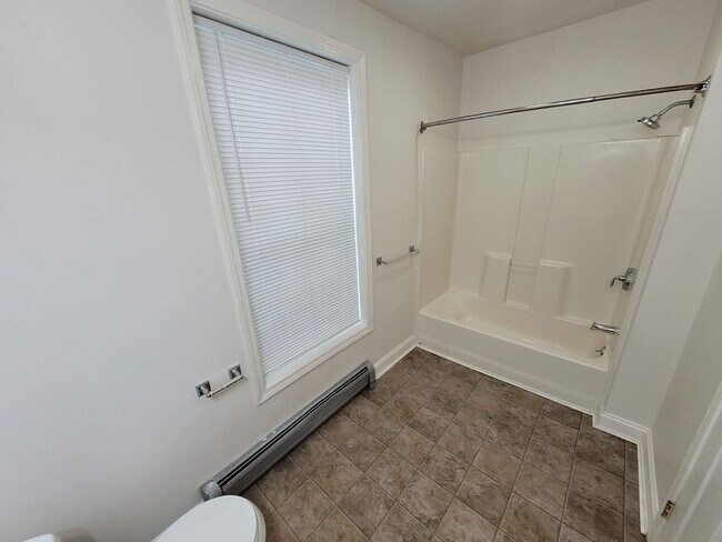 Building Photo - 21 Jane St