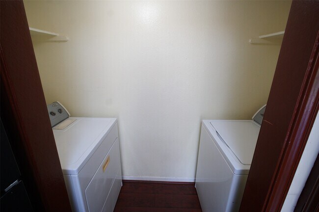 Building Photo - 8587 Sands Point Dr