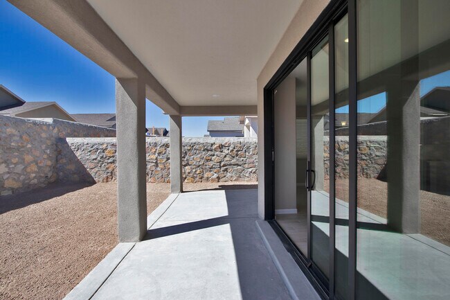 Building Photo - 729 C. Escondida