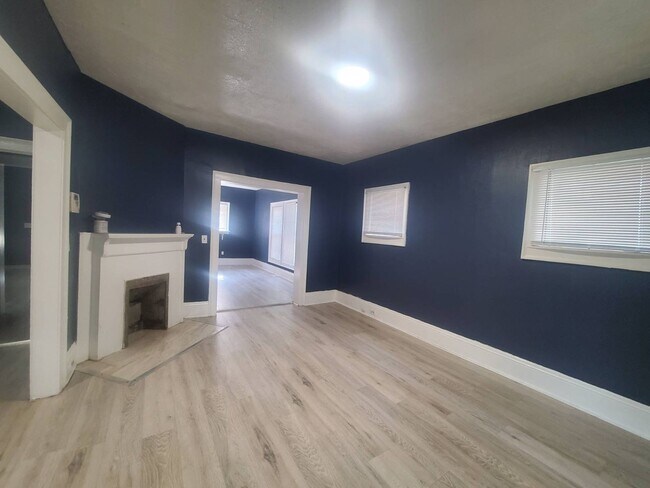 Building Photo - 1365 E 89th St