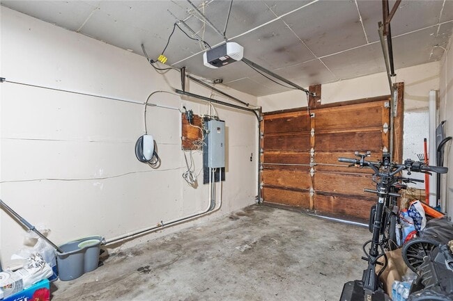 Building Photo - 22 Balmoral Cres