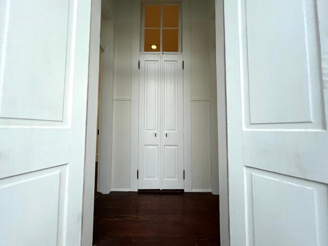 Building Photo - 3430 Dryades St