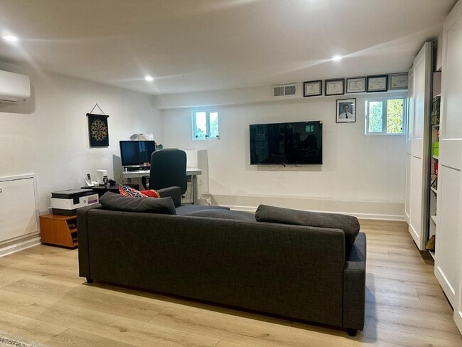 Building Photo - 3179 Bryant St