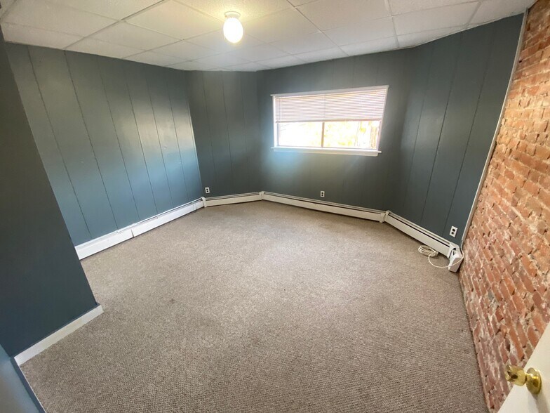 Building Photo - 46 Almont St