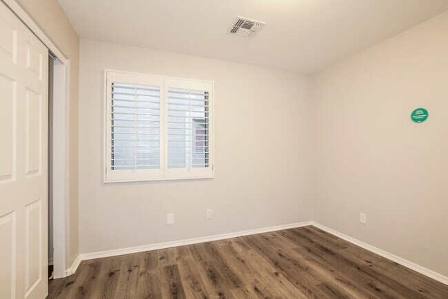 Building Photo - 12409 W Mandalay Ln