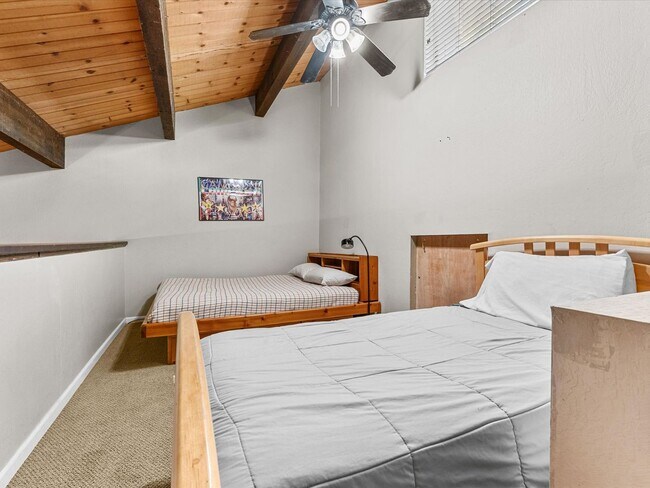 Building Photo - LONG-TERM RENTAL: Updated Townhome in Prime Location! 2 Bedrooms & Loft, Fully Furnished!