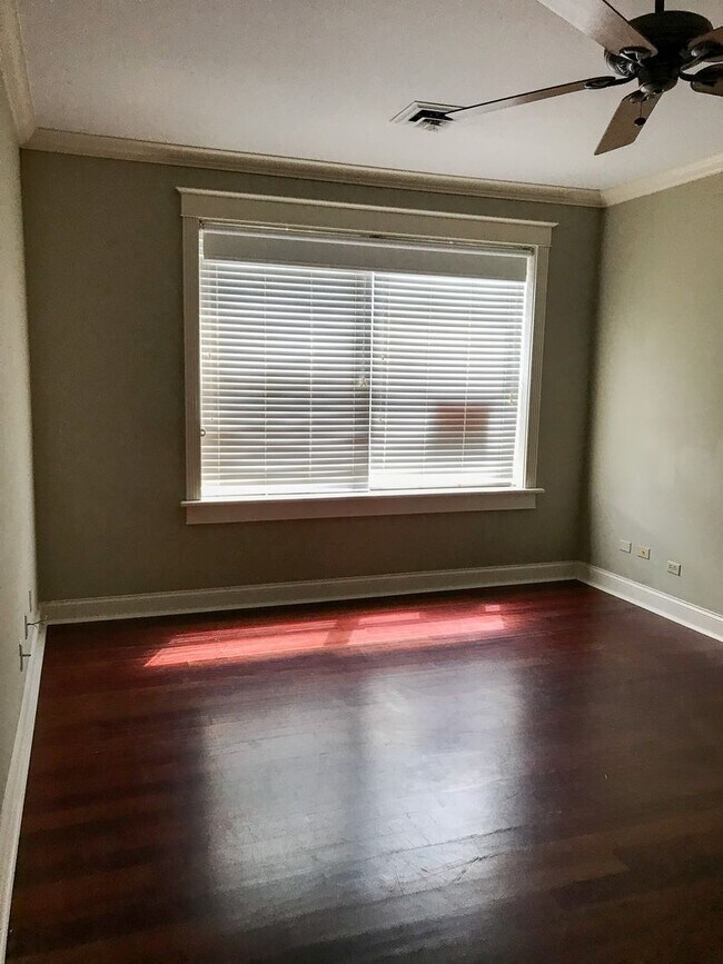 Building Photo - Upscale Luxury Downtown Apartment