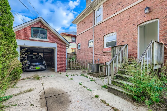 Building Photo - 7356 N Ashland Blvd