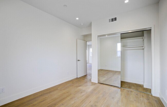 Building Photo - 5639 Riverton Ave