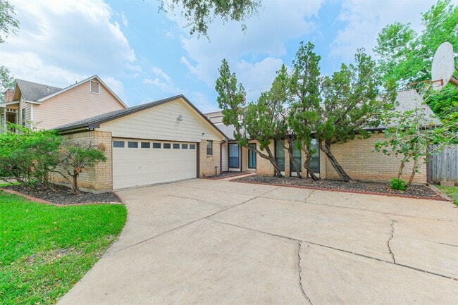 Building Photo - 2815 Arrowhead Dr