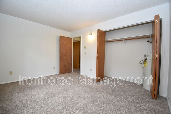 Building Photo - 811 W Villard St