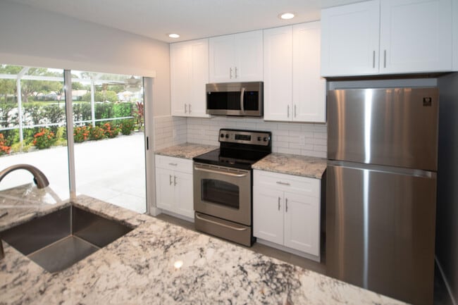 Building Photo - 3604 Pin Oak Ct