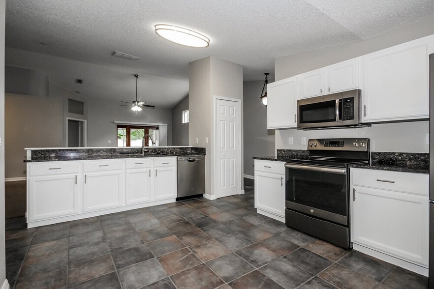 Building Photo - 4022 Fontana Pl