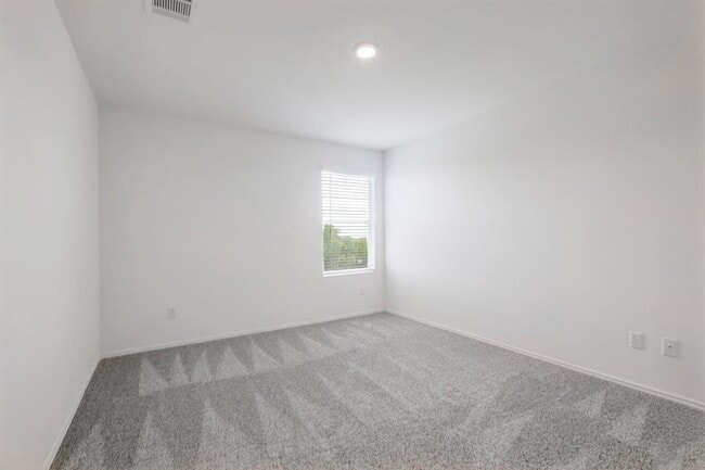 Building Photo - 323 Mineral Springs Dr