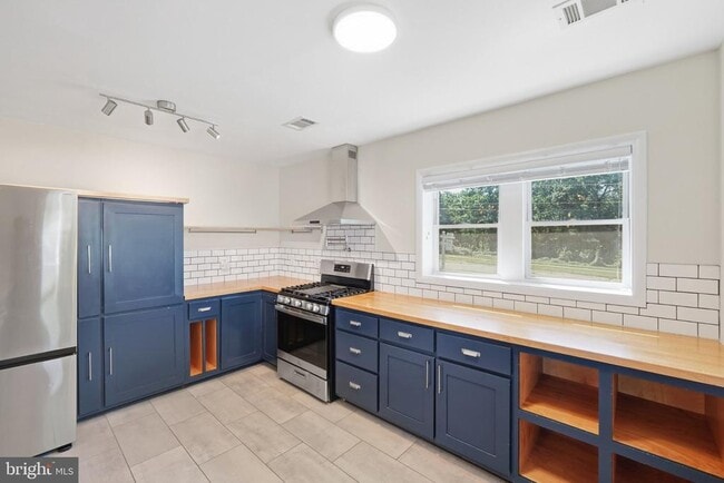 Building Photo - 11317 College View Dr