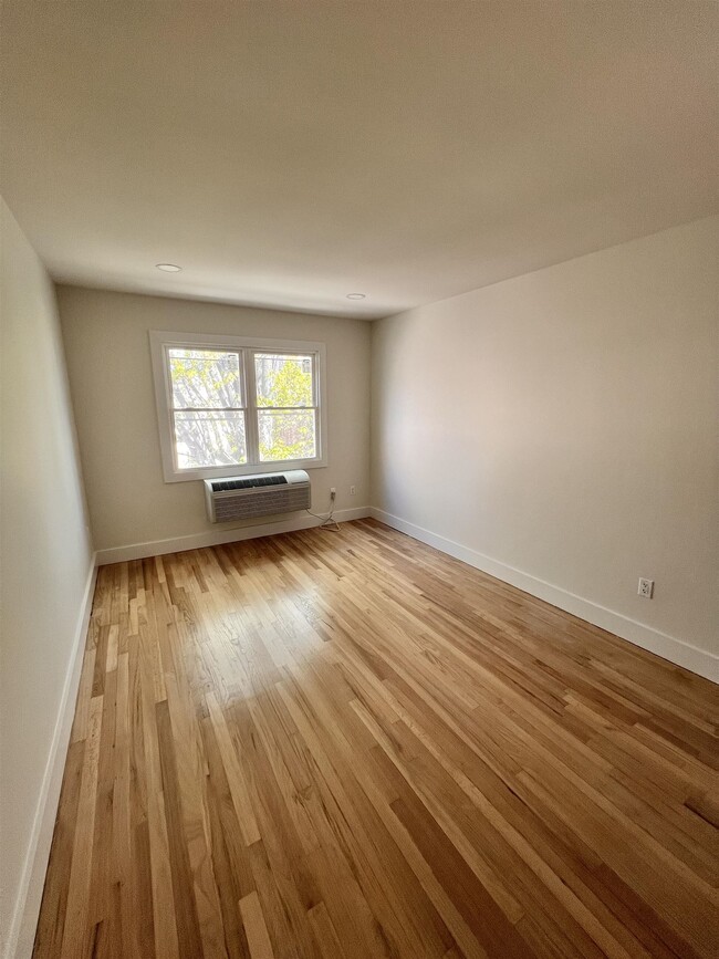 Building Photo - 72 69th St
