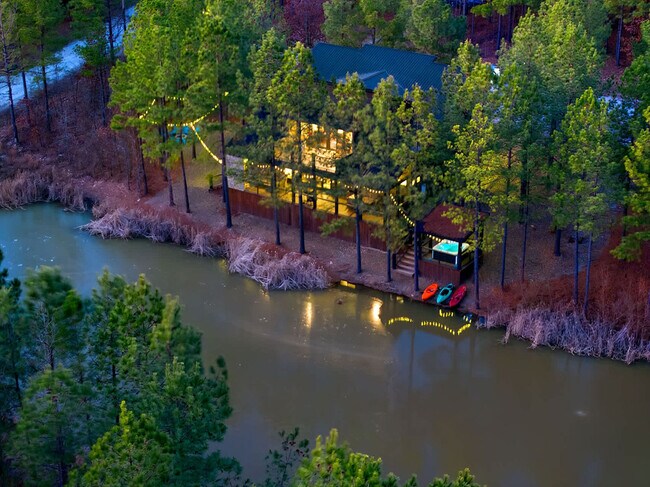 Building Photo - 222 Lost Creek Trl