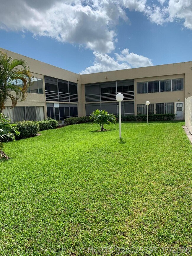 Building Photo - 3212 Strawflower Way