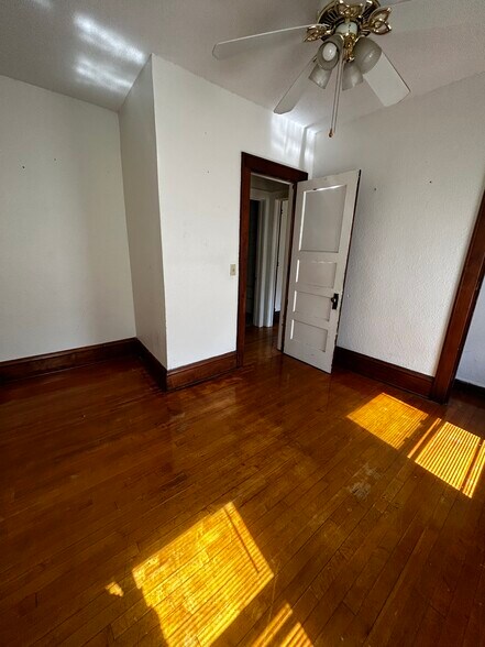 Bedroom - 410 5th St NE
