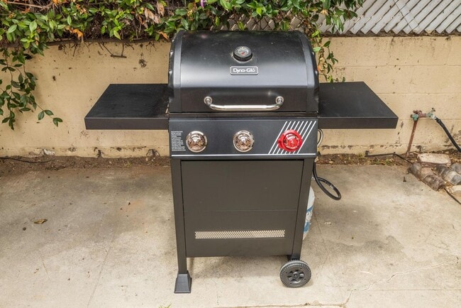 Building Photo - Furnished & Remodeled 1BR Guest House w/ Private Entry – Walk to Beach, Crown Point