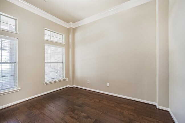 Building Photo - 15810 Cypress Hall Dr