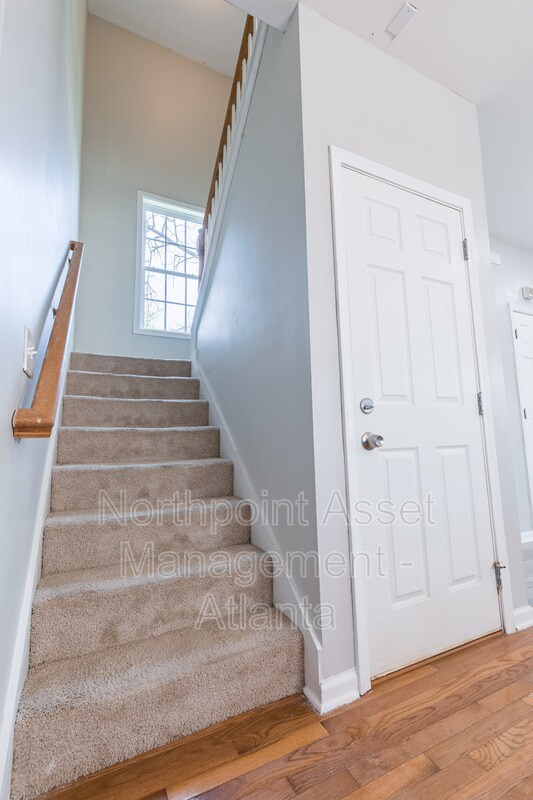 Building Photo - 2025 Jonesboro Rd SE