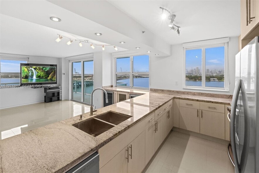 Building Photo - 650 West Ave