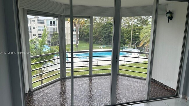 Primary Photo - 1701 NE 191st St