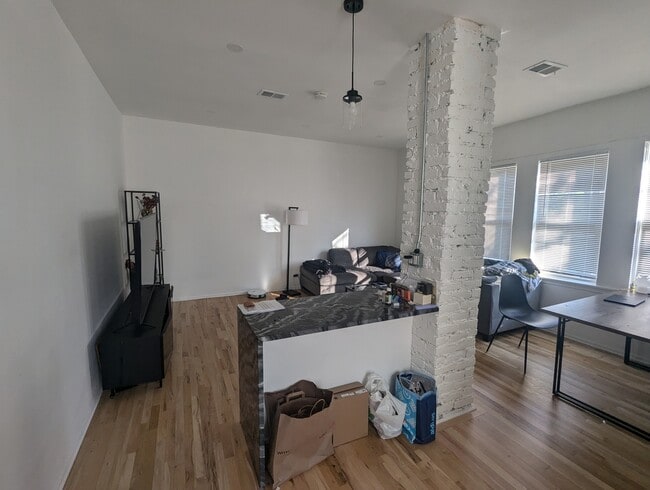 Building Photo - 2470 N Clybourn Ave