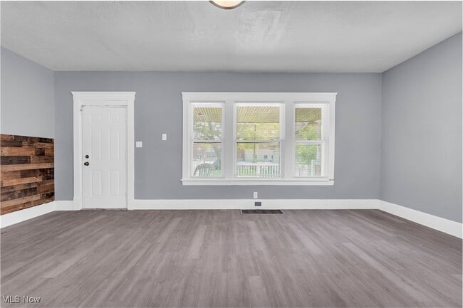 Building Photo - 3150 W 46th St