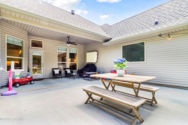 Building Photo - 500 Bateleur Way