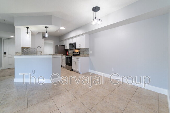 Building Photo - 725 Crest Pines Dr