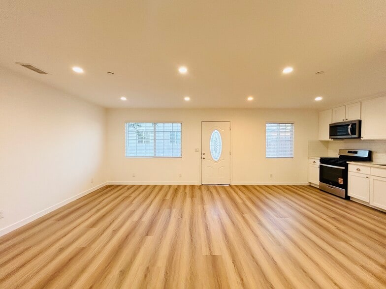 Building Photo - 12717 Bradley Ave