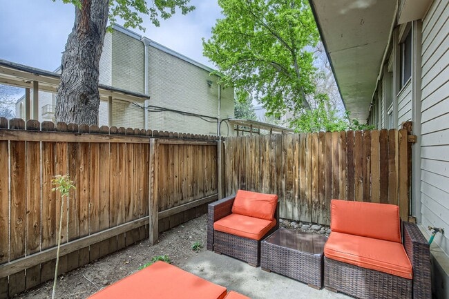 Building Photo - Central 1 BDR / 1 BA Condo in Boulder