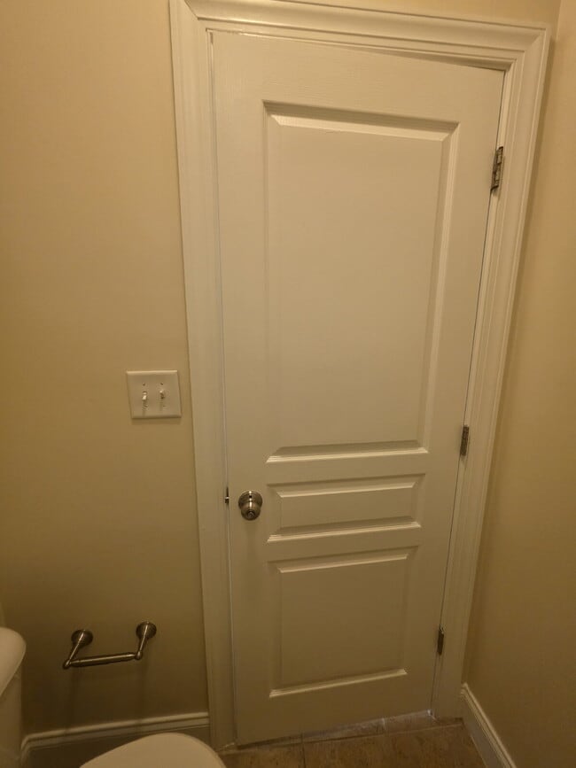 Building Photo - Spacious 4-Bedroom Home for Rent in Kings ...