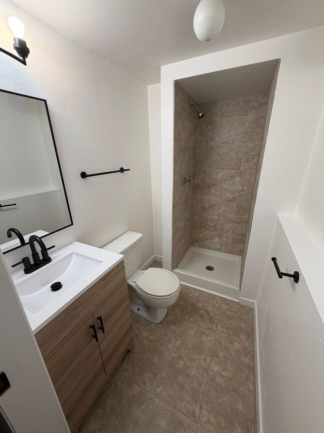 Building Photo - Spacious 3 Bed + Office, 2 Bath Single Family Home with a 2 Car Garage!