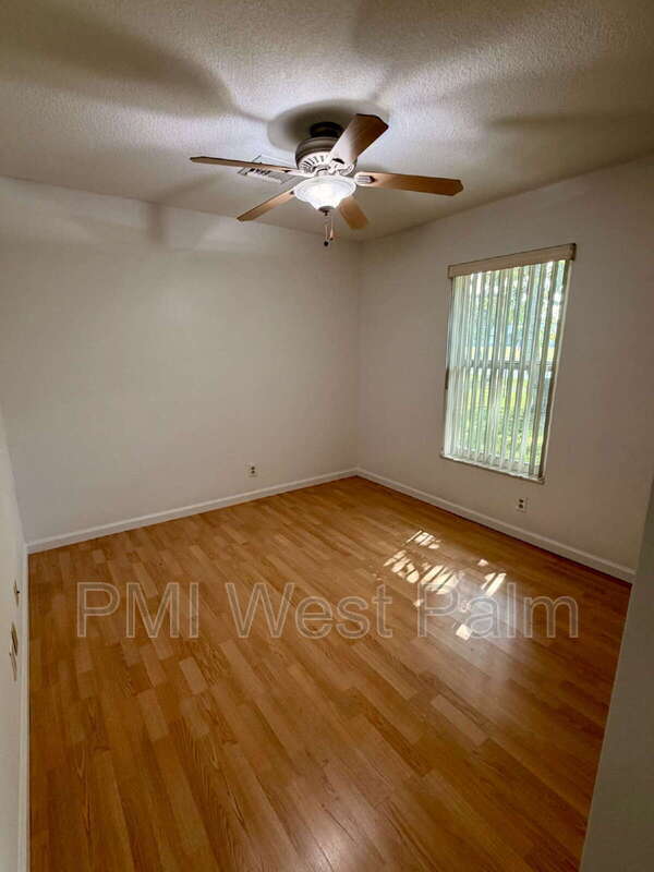 Building Photo - 147 Sunflower Cir