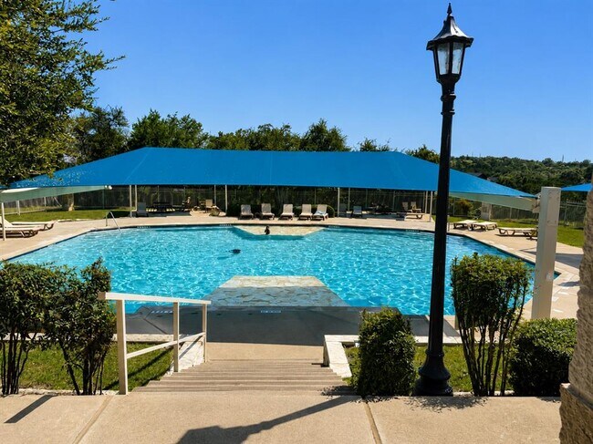 Building Photo - 365 Warbler Dr