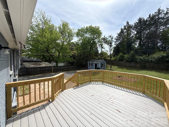 Building Photo - 7124 Starvalley Dr