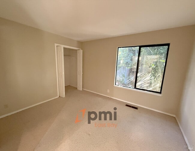 Building Photo - 2209 Ascot Pkwy