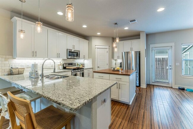 Building Photo - 1700 Singleton Ave