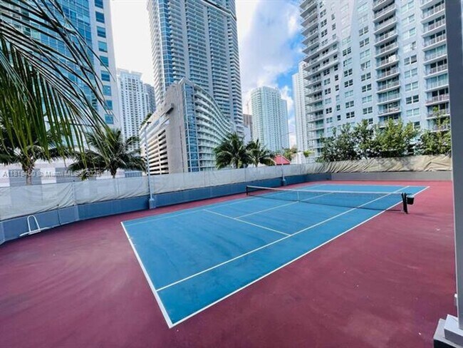 Building Photo - 1155 Brickell Bay Dr
