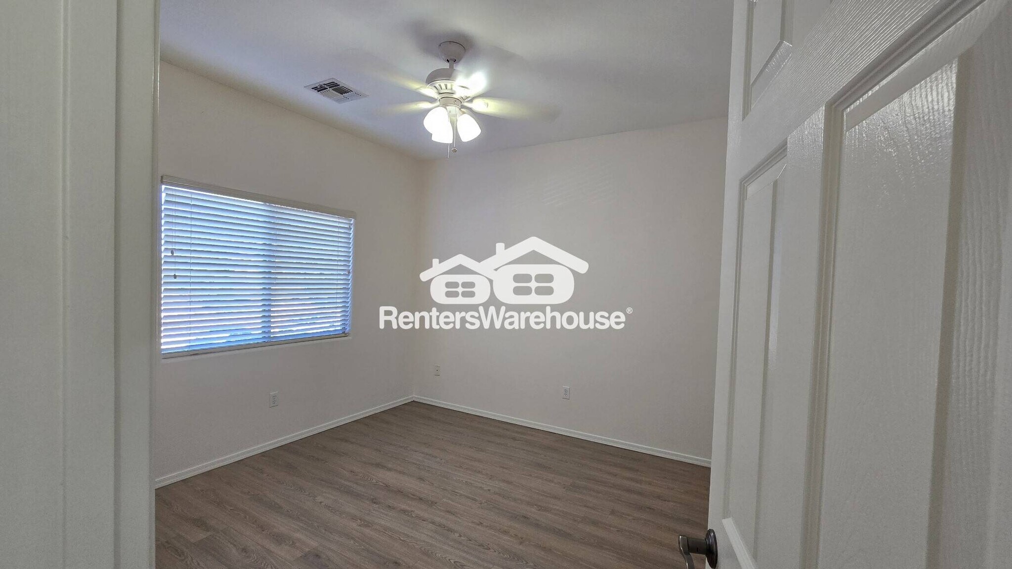 Building Photo - 1126 E Mt Shibell Dr