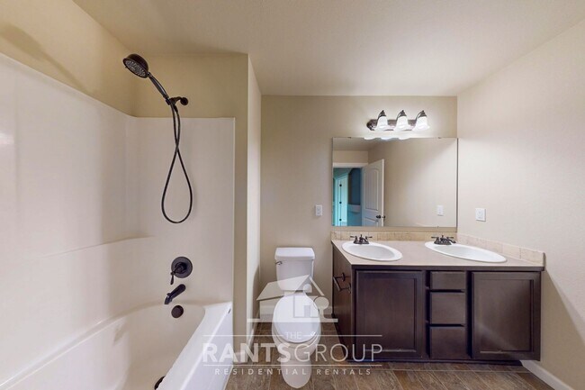 Building Photo - Gorgeous 4 Bed/2.5 Bath Pet-Free Home in Horizon Pointe!