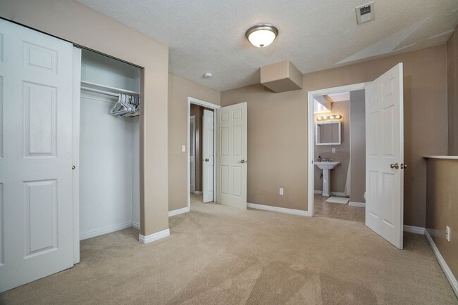 Building Photo - Beautiful 4 Bed, 3.5 Bath in Clinton - Was...