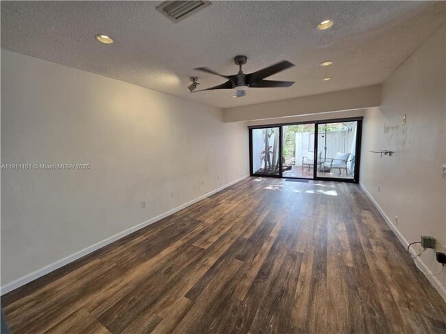 Building Photo - 20900 Leeward Ct