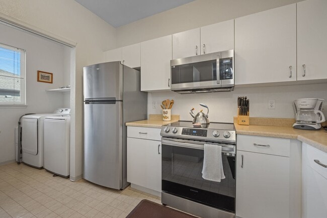 Building Photo - 6412 Silver Mesa Dr