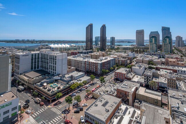 Building Photo - Stunning East Village 2 Bedroom at Alta! 2...