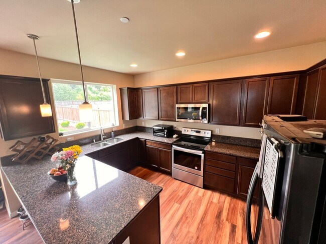 Building Photo - Spacious 3BR/2.5BA w/ Open Floor Plan, Fenced Yard, Office Nook & Garage